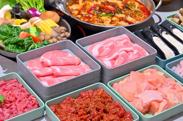 ▲▼春囍酸菜魚吃到飽。（圖／部落客橘子狗愛吃糖授權提供）