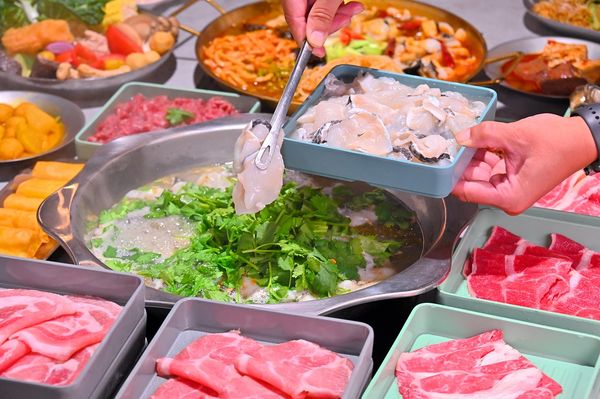 ▲▼春囍酸菜魚吃到飽。（圖／部落客橘子狗愛吃糖授權提供）