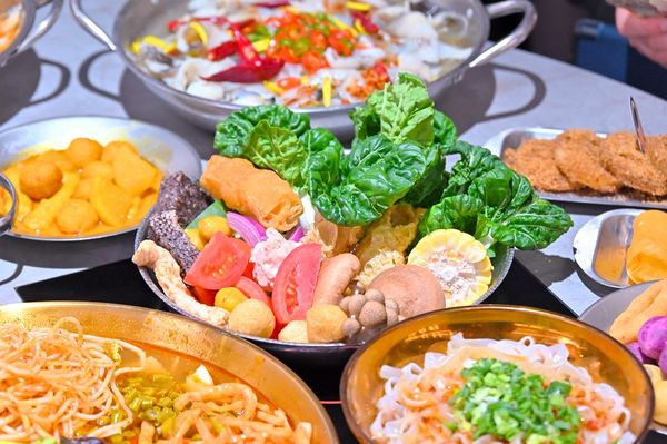 ▲▼春囍酸菜魚吃到飽。（圖／部落客橘子狗愛吃糖授權提供）