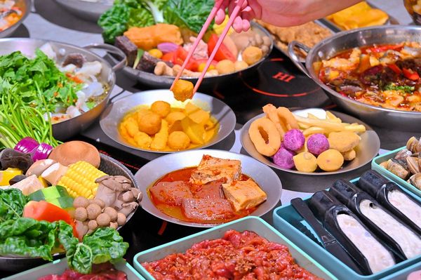 ▲▼春囍酸菜魚吃到飽。（圖／部落客橘子狗愛吃糖授權提供）
