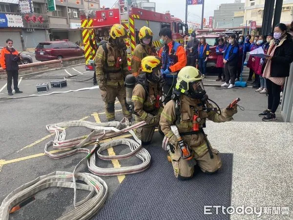 ▲台南市消防局第二救災救護大隊於16日上午舉辦「大型賣場火警消防搶救演練」，本次演練選定麻豆區的重要大型賣場「麻豆全聯中正店」作為模擬場地。（圖／記者林東良翻攝，下同）