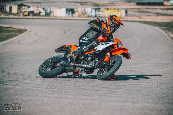 隸屬於 Supermoto 系列　KTM 發表全新 125 SMC R 與 390 SMC R