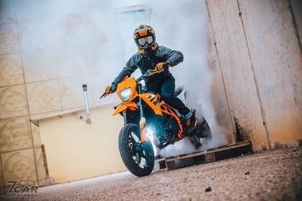 隸屬於 Supermoto 系列　KTM 發表全新 125 SMC R 與 390 SMC R