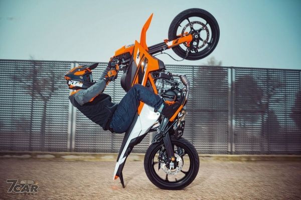 隸屬於 Supermoto 系列　KTM 發表全新 125 SMC R 與 390 SMC R