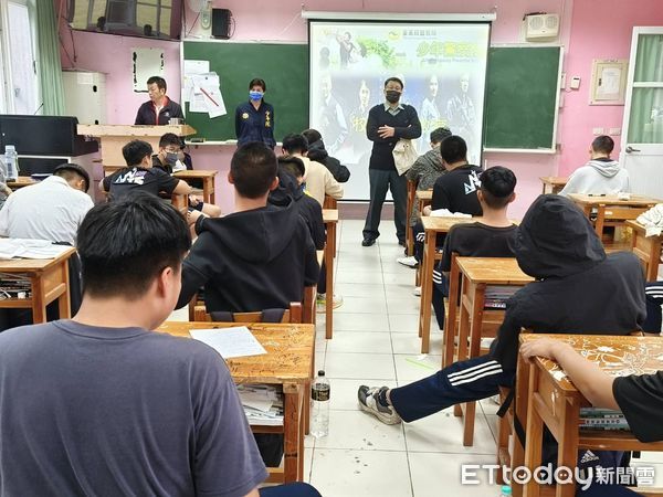 ▲台東縣警察局少年隊至國立台東專科學校高職部法治教育宣導 。（圖／記者楊漢聲翻攝）