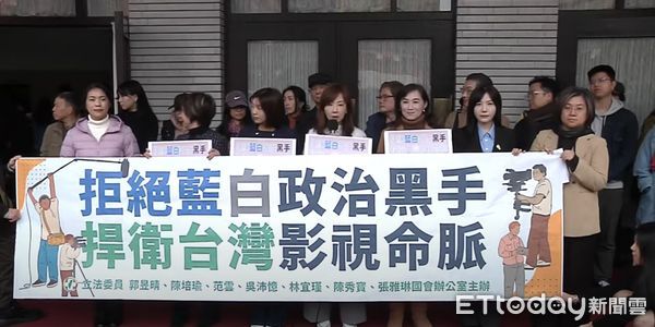 ▲▼多位導演齊聚立法院抗議藍委刪公視預算，國民黨立委陳玉珍到場踢館。（圖／攝影中心攝）