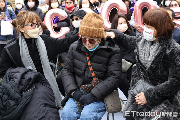 ▲▼  CoCo李玟『永遠的月光愛人』雕像揭幕儀式 -李玟家人。（圖／記者黃克翔攝）