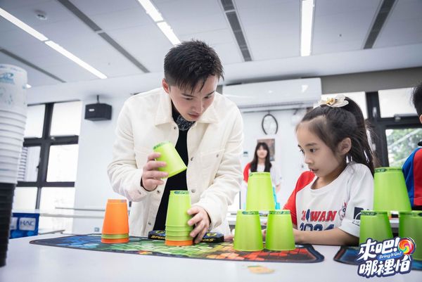 ▲威廉抓住敖犬說要送醫。（圖／TVBS提供）