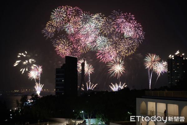 ▲淡水將捷金鬱金香酒店「望高樓」眺望跨年煙火,望高樓夜景。（圖／記者彭懷玉攝）