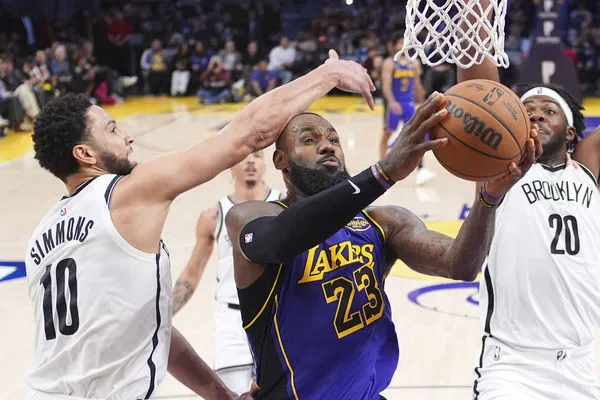 ▲▼湖人天王詹姆斯、里夫斯；籃網羅素。（圖／達志影像／美聯社）