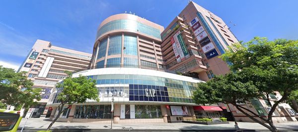 ▲▼北市大葉高島屋傳1名男子墜落馬路，無呼吸心跳送醫搶救。（圖／畫面翻攝Google Map）