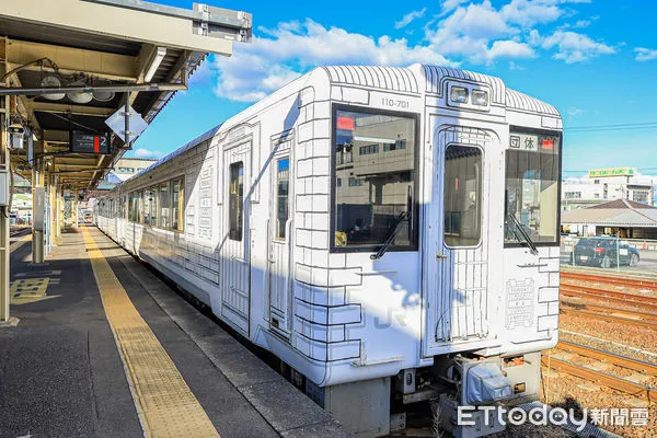 ▲▼JR愉快列車Emotion，JR最美移動餐廳Emotion列車。（圖／記者蔡玟君攝）