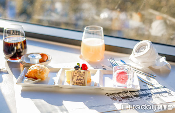 日本景點|「最美移動餐廳」Emotion列車 私人包廂看海、甜點吃到飽