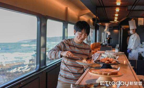 日本景點|「最美移動餐廳」Emotion列車 私人包廂看海、甜點吃到飽