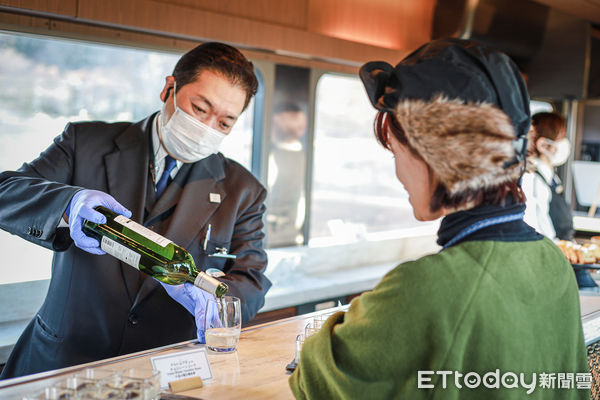 日本景點|「最美移動餐廳」Emotion列車 私人包廂看海、甜點吃到飽