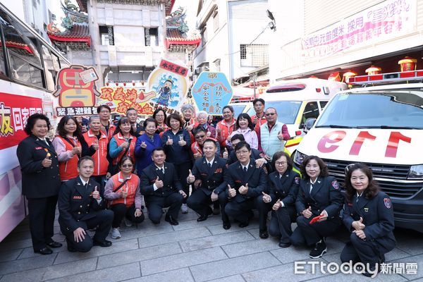 ▲▼   嘉義市桃城聖母慈善會捐贈救護車守護市民 嘉市府慶祝114年119消防節祈福暨公益活動。（圖／嘉義市政府提供）