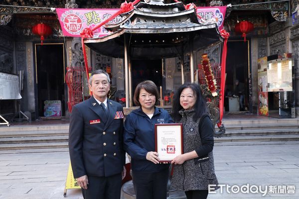 ▲▼   嘉義市桃城聖母慈善會捐贈救護車守護市民 嘉市府慶祝114年119消防節祈福暨公益活動。（圖／嘉義市政府提供）