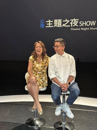 ▲凱莉曾是《主題之夜Show》主持人。（圖／翻攝凱莉蹲下去臉書）