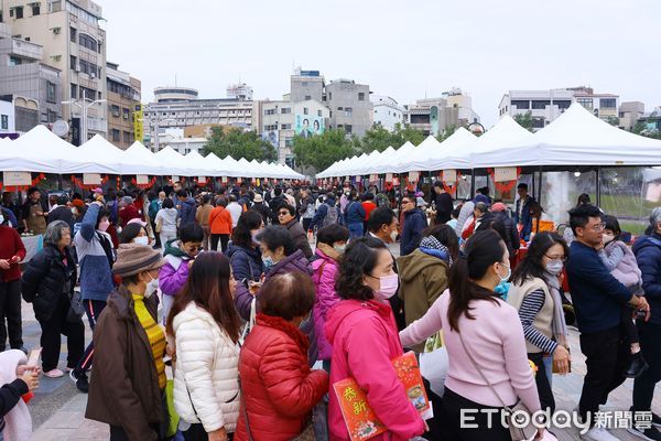 ▲▼  「2025嘉義市年貨大街』今開幕 黃敏惠市長帶頭拚買氣，加碼抽紅包  。（圖／嘉義市政府提供）