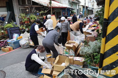 花蓮慈院歲末暖心關懷！醫護攜家帶眷助中風病患住家煥然一新