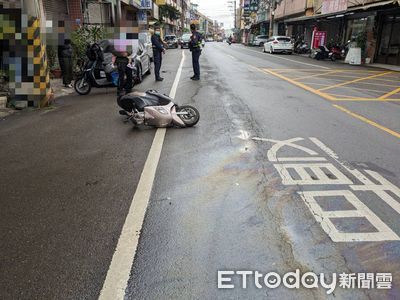 台中大貨車「沿路漏油」！2機車連環摔　女騎士載女兒滑倒滿身傷