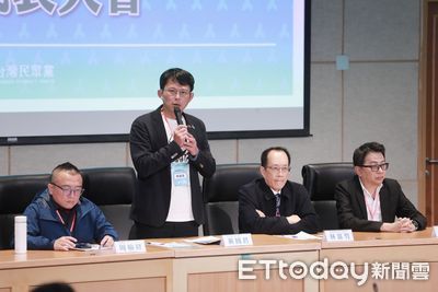 白營中央委員、中評委改選！他質疑違反不記名　黃國昌：插嘴不好