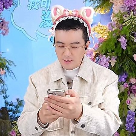 ▲▼楊子直播向黃聖依求婚。（圖／翻攝自微博）