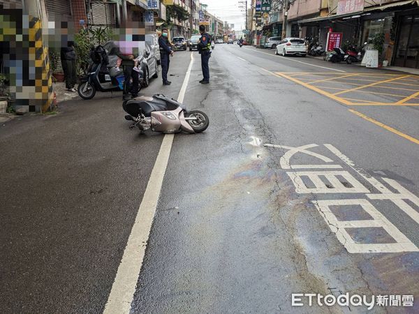 ▲▼       大貨車沿路漏油，害騎士經過慘摔      。（圖／記者許權毅翻攝）