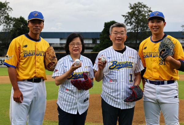 ▲▼  中職攜手澳聯俠盜隊舉辦布里斯本「台灣日」 千名台灣球迷進場相挺！ 。（圖／中職提供、富邦悍將提供）