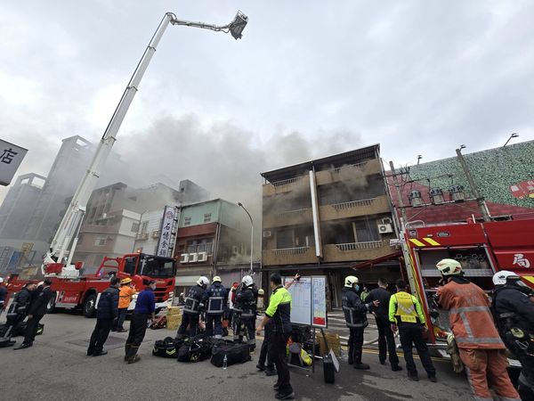 ▲▼            新竹市東區新光路巷弄內一處鐵皮屋發生火警 。（圖／翻攝自新竹市議員蔡惠婷臉書）