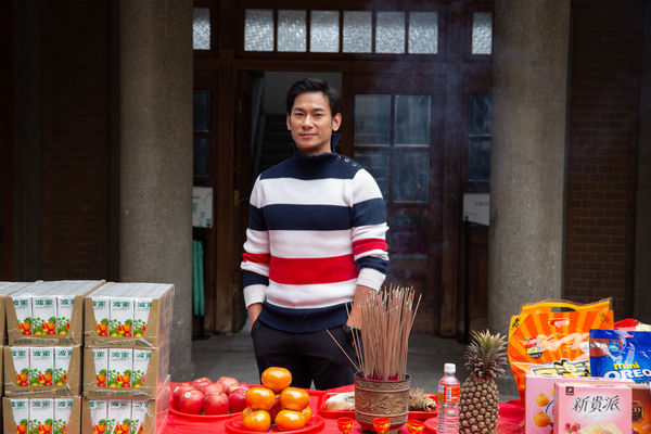 ▲顏廷儒（左起）、安俊朋、初孟軒、邵雨薇、陳昱廷、李雪、賴雅妍、亮哲出席電影《啵me之我的青春住了鬼》開鏡。（圖／風暴國際股份有限公司提供）