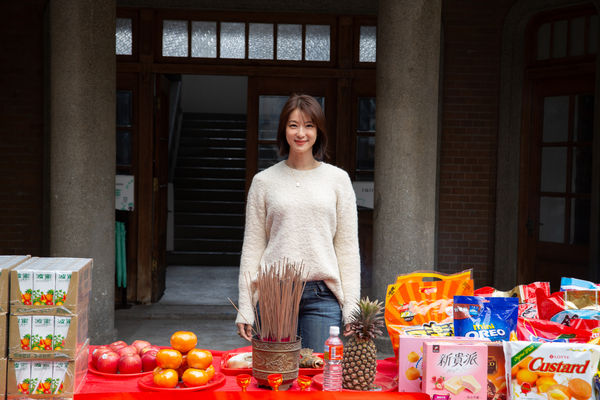 ▲顏廷儒（左起）、安俊朋、初孟軒、邵雨薇、陳昱廷、李雪、賴雅妍、亮哲出席電影《啵me之我的青春住了鬼》開鏡。（圖／風暴國際股份有限公司提供）