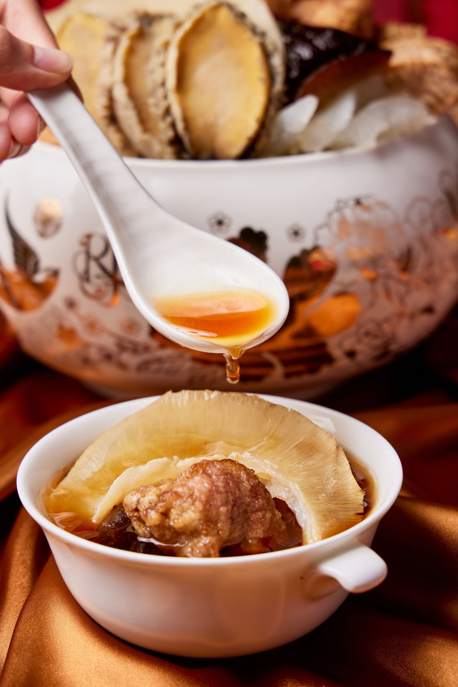 盤點台北五大高檔年菜！鱈場蟹泡飯、鮑魚炆鵝掌、正宗福州佛跳牆　山珍海味應有盡有