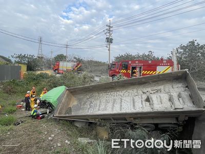 屏東死亡車禍！曳引車「衝出道路」摔落堤防　駕駛明顯死亡