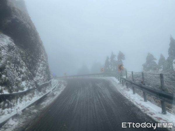 ▲▼受大陸冷氣團影響，合歡山路段入夜恐結冰，翠峰至大禹嶺 18時起預警性封閉，只出不進。（圖／公路局提供，下同）