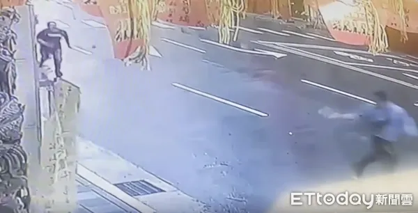 ▲▼ 犯案男子逃離，父子上前追逐。（圖／記者黃彥傑攝）