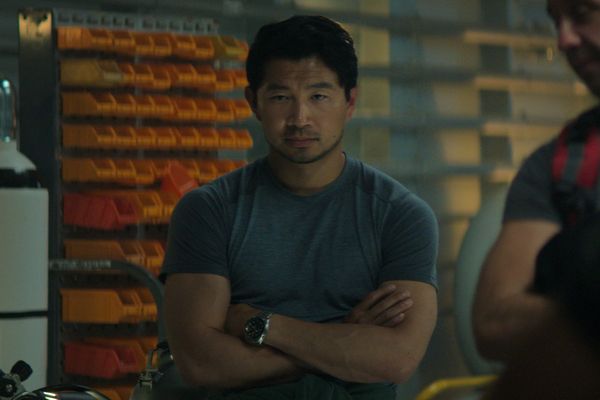 ▲《窒息倒數》劉思慕、伍迪哈里遜飾演深海潛水員，挑戰世界上最危險的工作。（圖／CATCHPLAY提供）