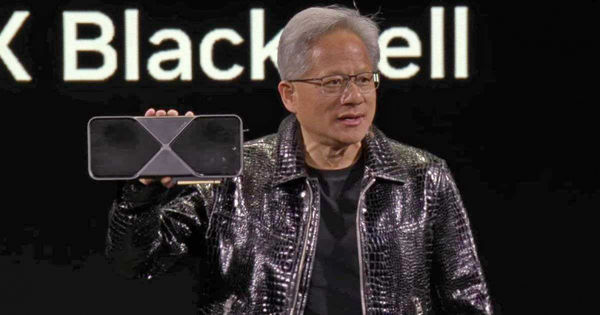 台新投顧預期，RTX50系列性價比提升，將帶動消費者換代意願。圖為NVIDIA（輝達）的共同創辦人暨執行長黃仁勳。（圖／翻攝自NVIDIA）