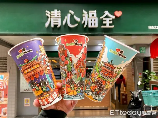 ▲▼清心福全找來台灣街景建築插畫家「Nuomi諾米」聯名推出3款以農曆春節為主題的限定紙杯。（圖／清心福全提供）