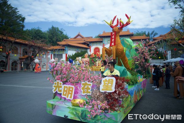 ▲三好嘉年華花車遊行           。（圖／佛光山提供）