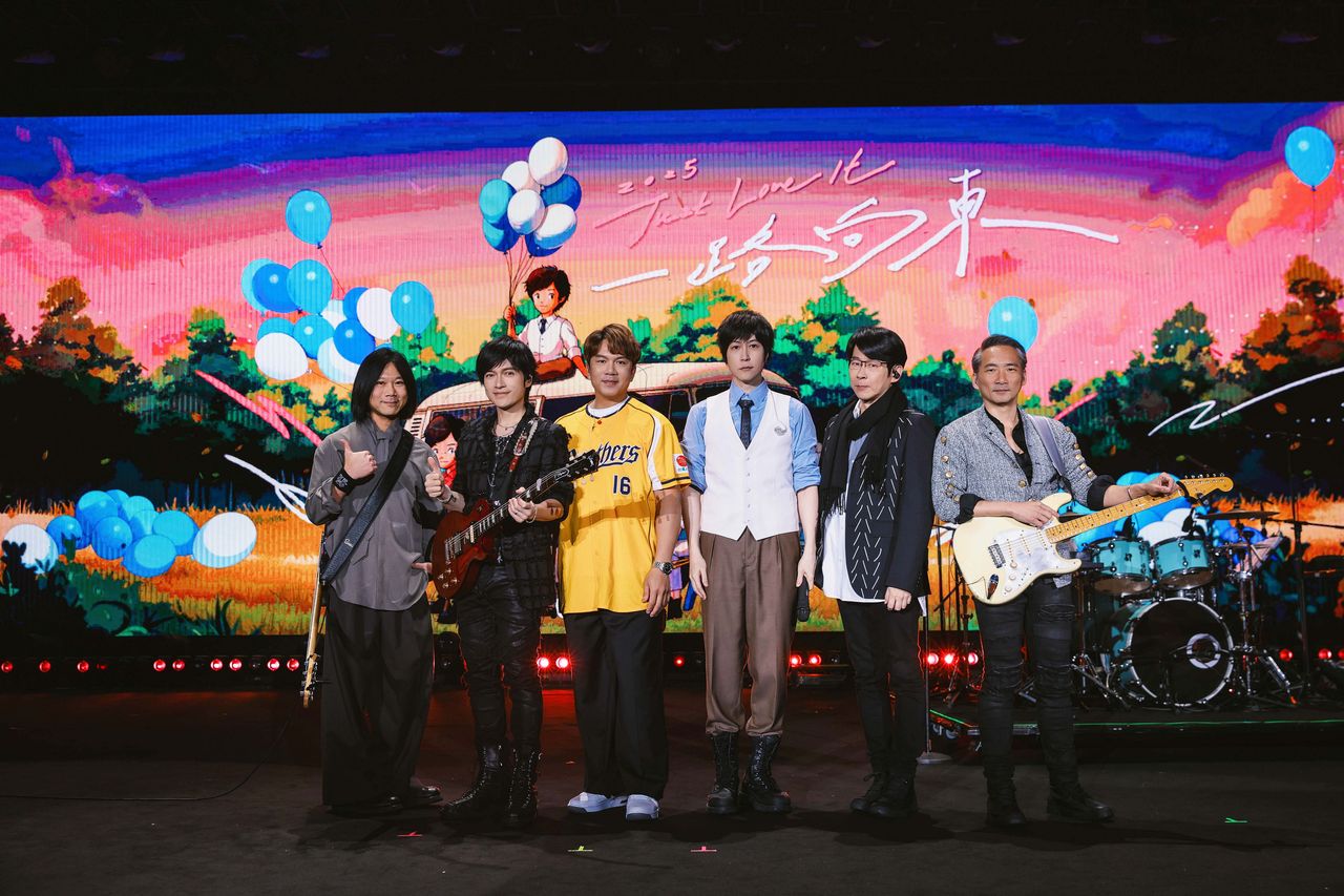▲▼五月天、周思齊《Just Love It！一路向東》花蓮東大門站。（圖／相信音樂提供）