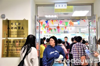 遭立法院大砍預算！南部人被迫「北上辦護照」　南服中心開砲