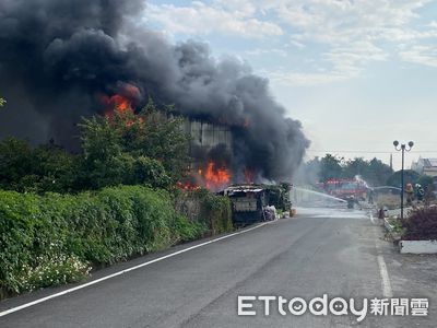 屏東九如鄉鐵皮屋大火！女子跳樓逃生　飼養雞隻全燒死