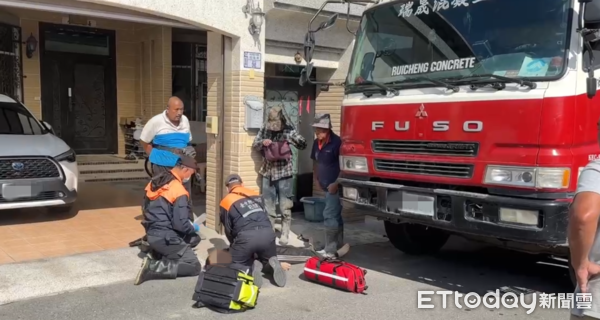 ▲▼台東火車站附近一處工地牆體倒塌，一名女工人遭砸中當場失去生命跡象             。（圖／記者楊漢聲翻攝）