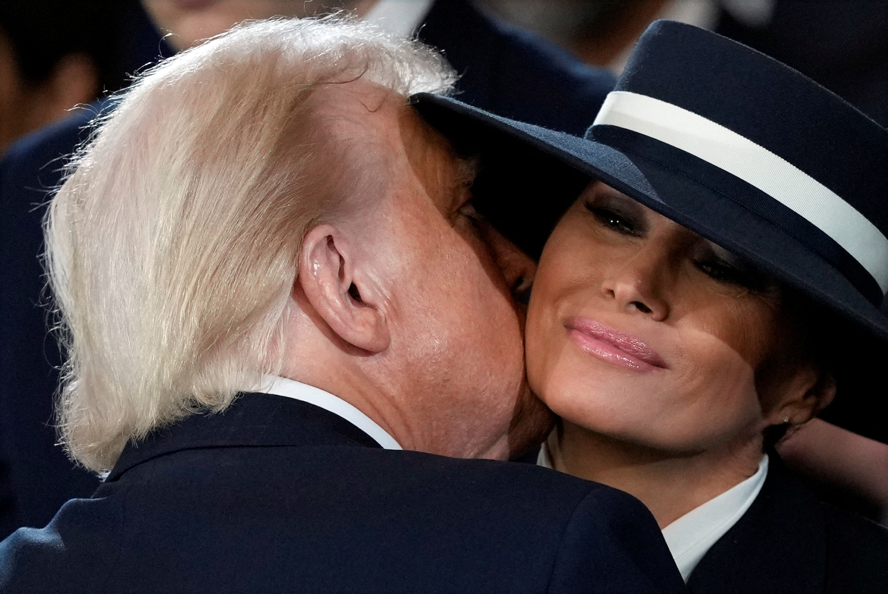 ▲▼第一夫人梅蘭妮亞（Melania Trump）以俐落軍裝出席川普就職典禮。（圖／路透）