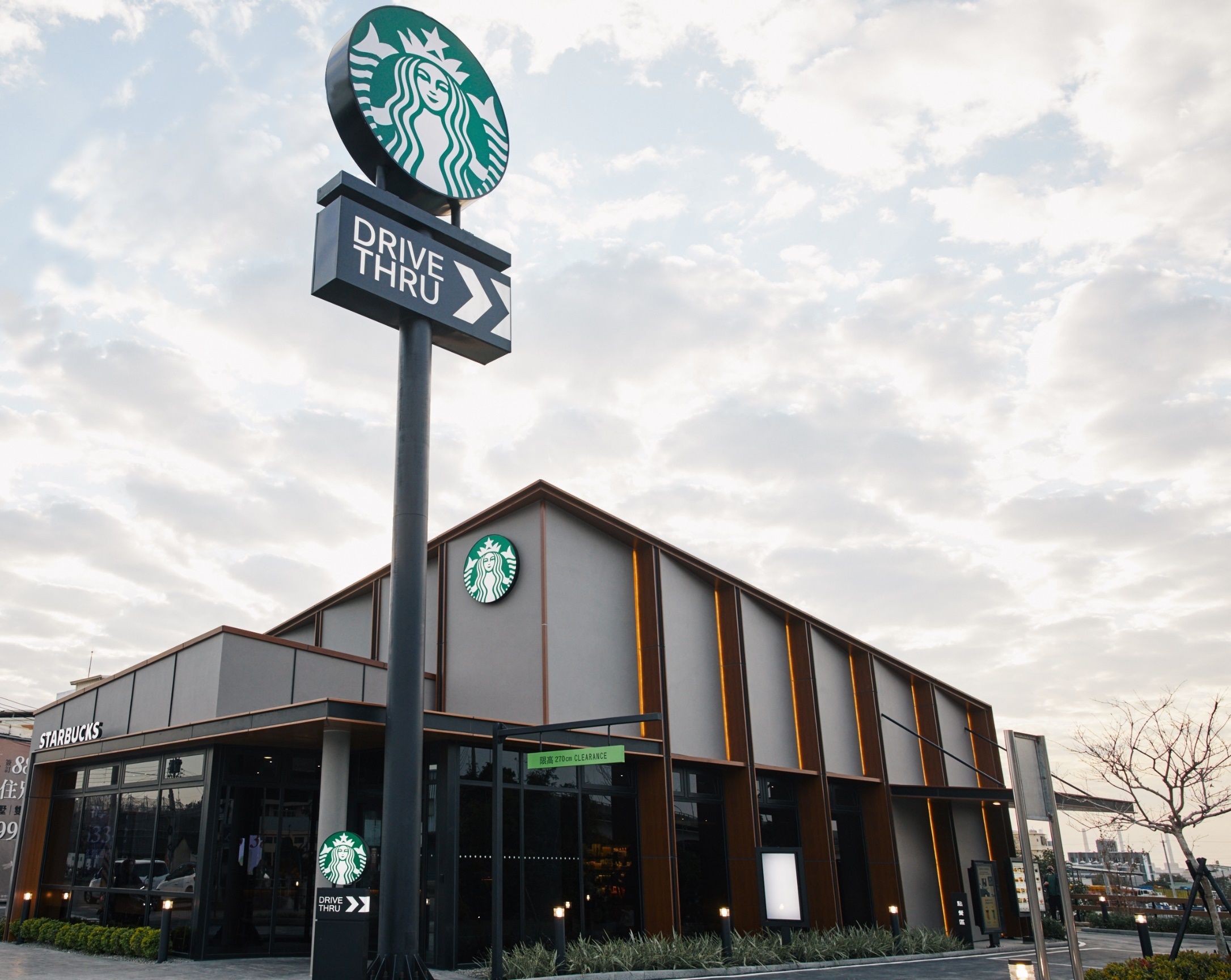 ▲全台首間客美多咖啡京站登場。（圖／業者提供）