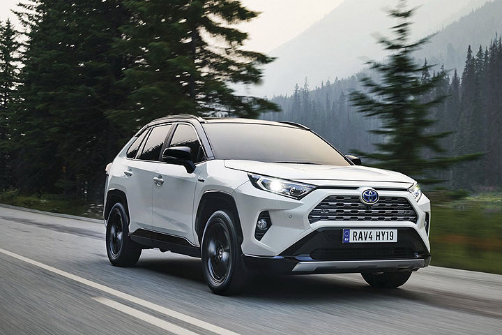 ▲5代油電RAV4超熱銷！英國新年式剛推出就完售。（圖／翻攝自TOYOTA）