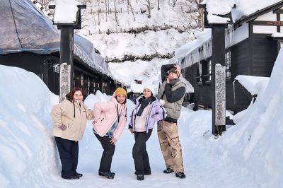 楊貴媚雪地泡湯「旁邊全是男人」！　嚴藝文滿意風田讚：我可以