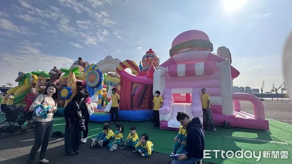 ▲▼高雄冬日遊樂園「25項設施」免費玩到翻，吉伊卡哇1／25現身愛河灣。（圖／記者賴文萱攝）