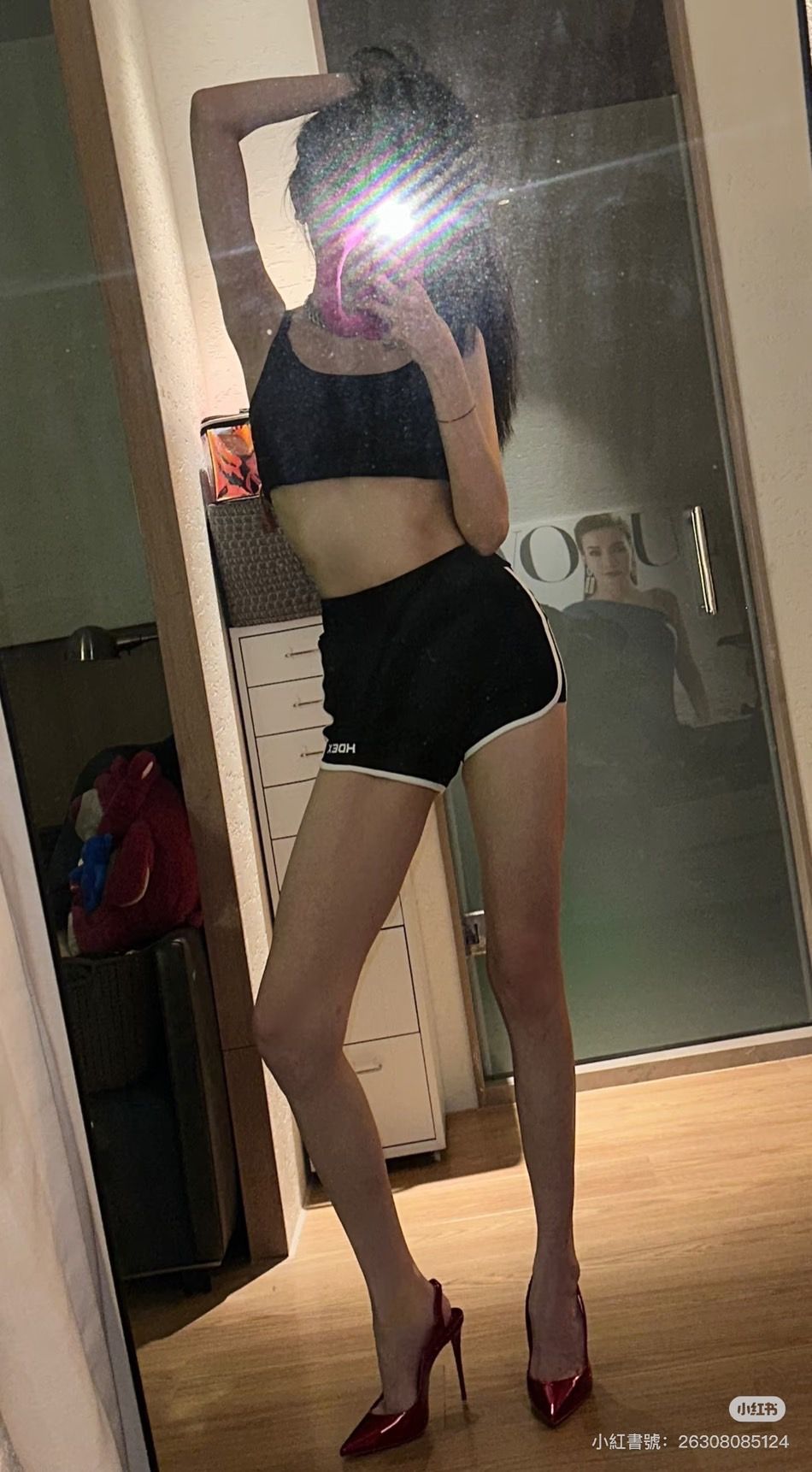 ▲▼謝金燕傳授「超簡單腹肌運動」             。（圖／翻攝自小紅書/謝金燕）